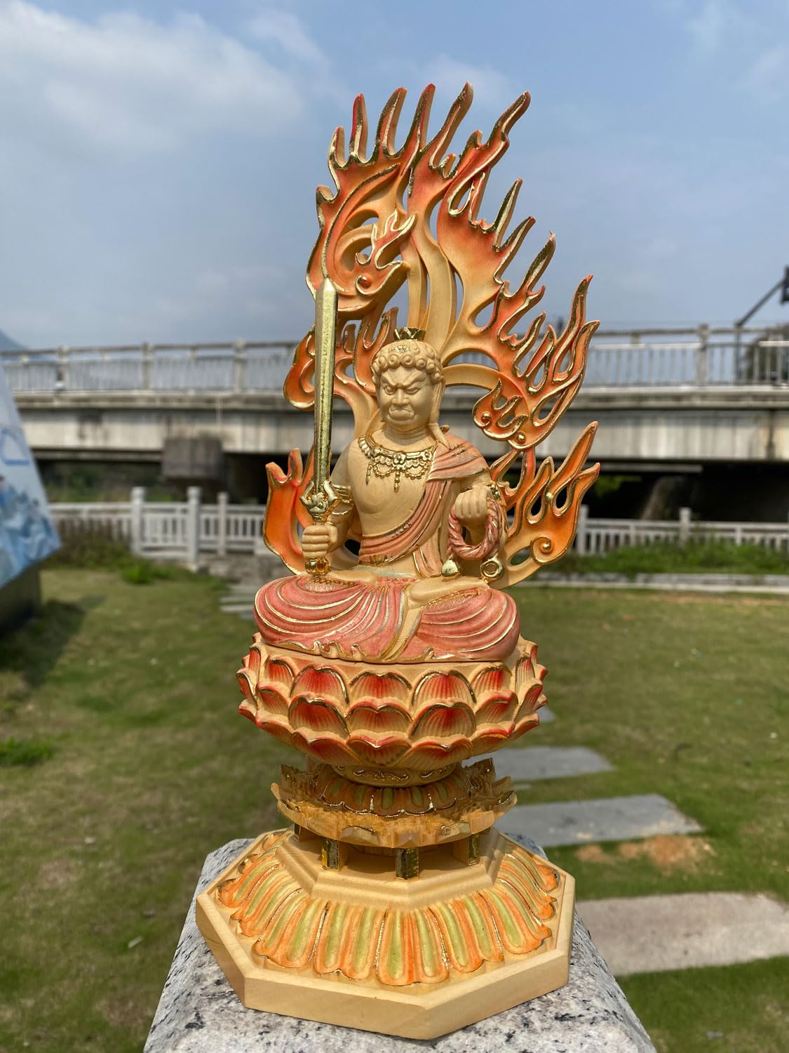 Amazon｜dsdsad 木彫りの仏像 不動明王座像－28cm （木製：桧木 金泥